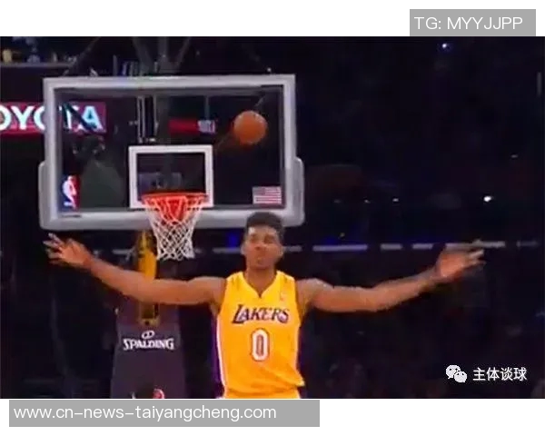 尼克杨谈布克遭遇重演称强行打控卫让人无奈