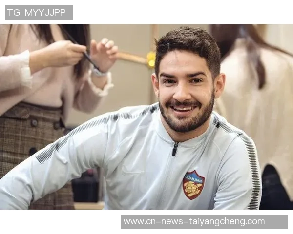 帕托在国际足联活动中与皮耶罗和辛纳亲密合影引发热议