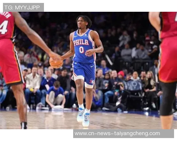 马克西半场表现出色10投6中砍下18分3篮板4助攻尽管有4次失误依然贡献良多